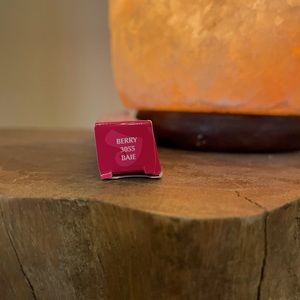 Mary Kay Lip Liner. Shade: Berry.